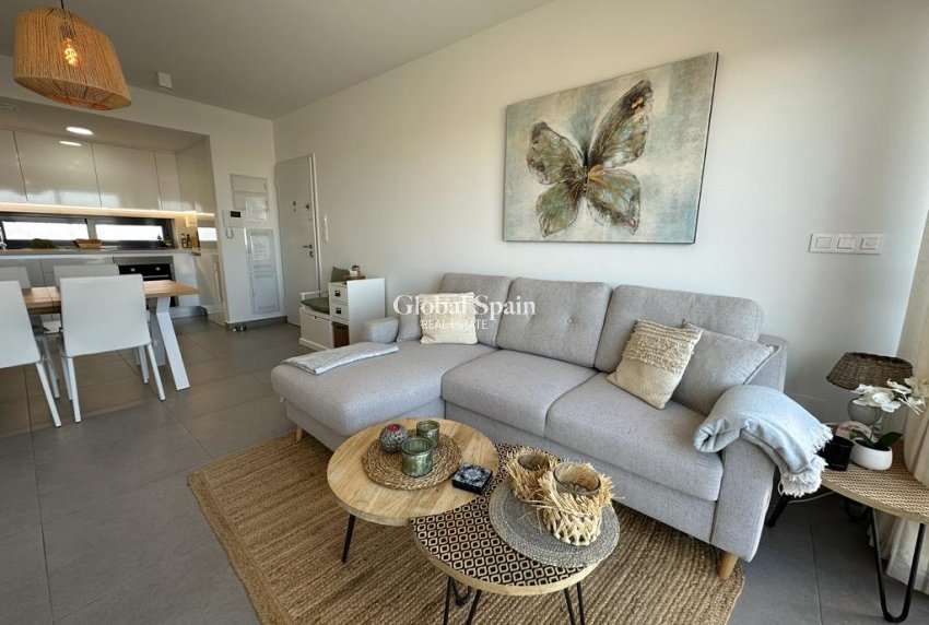 Venta - Atico -
ORIHUELA COSTA - VILLAMARTÍN