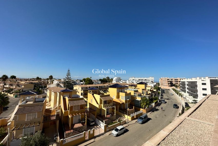 Venta - Atico -
ORIHUELA COSTA - VILLAMARTÍN