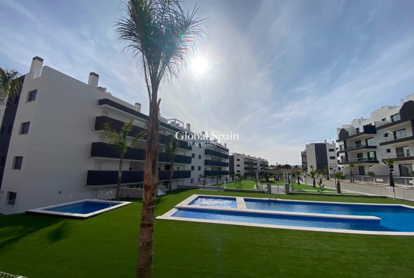 Venta - Atico -
ORIHUELA COSTA - VILLAMARTÍN