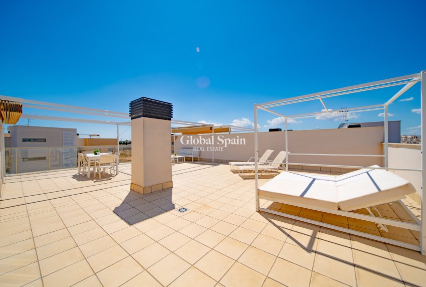 Venta - Ático -
ORIHUELA COSTA - VILLAMARTÍN