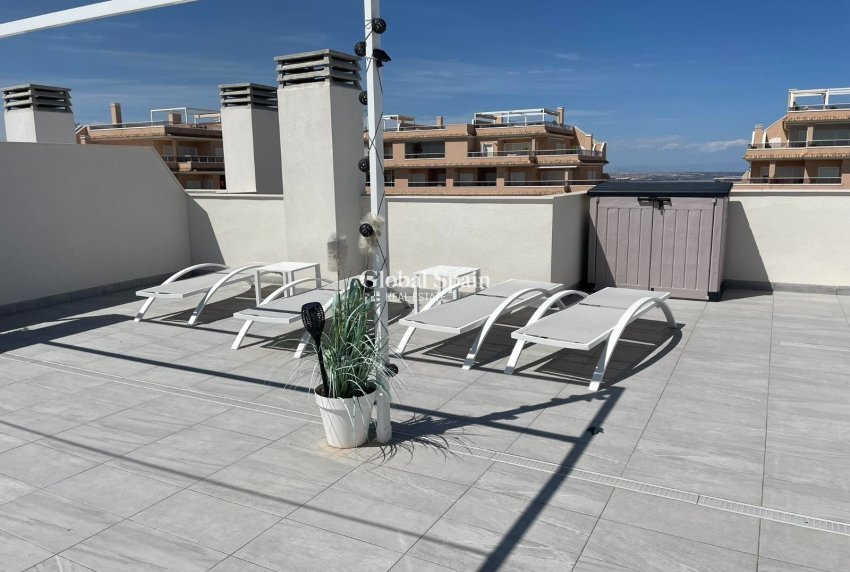 Venta - Atico -
ORIHUELA COSTA - VILLAMARTÍN