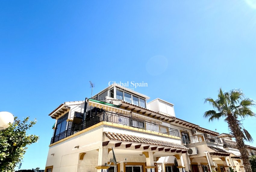 Venta - ÁTICO -
PLAYA FLAMENCA - Costa Blanca