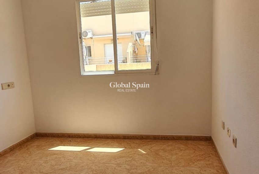 Venta - ÁTICO -
TORREVIEJA - Center