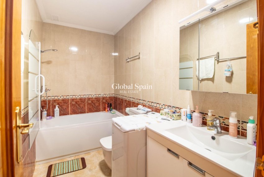 Venta - ÁTICO -
TORREVIEJA - Centro