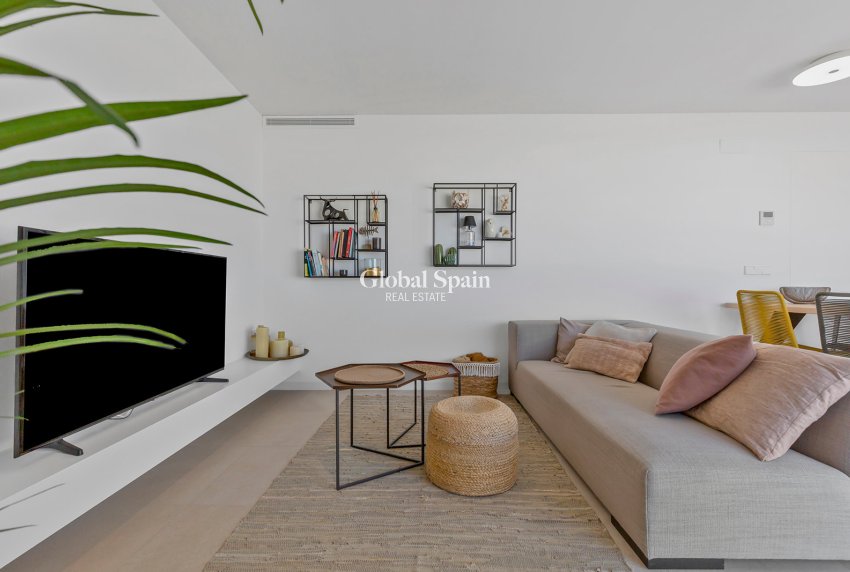 Venta - ÁTICO -
TORREVIEJA - LOS BALCONES - LOS ALTOS