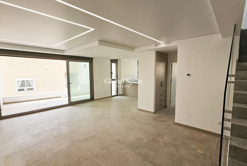 Venta - ÁTICO -
TORREVIEJA - Paseo maritimo