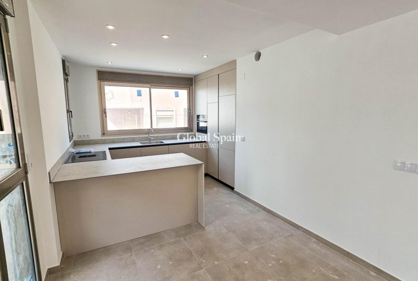 Venta - ÁTICO -
TORREVIEJA - Paseo maritimo