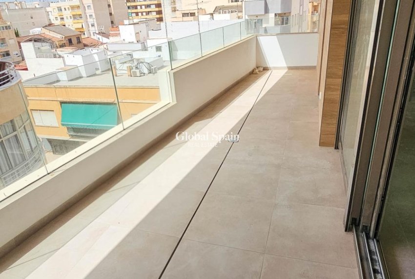 Venta - ÁTICO -
TORREVIEJA - Paseo maritimo