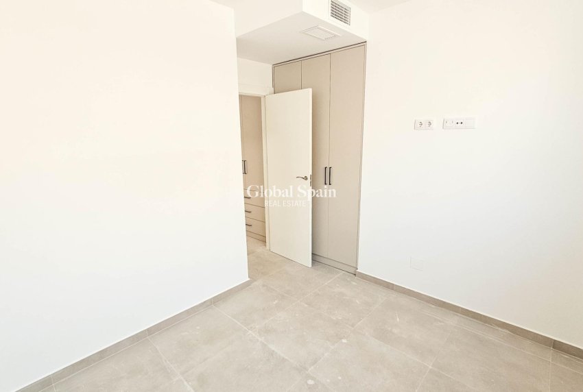 Venta - ÁTICO -
TORREVIEJA - Paseo maritimo