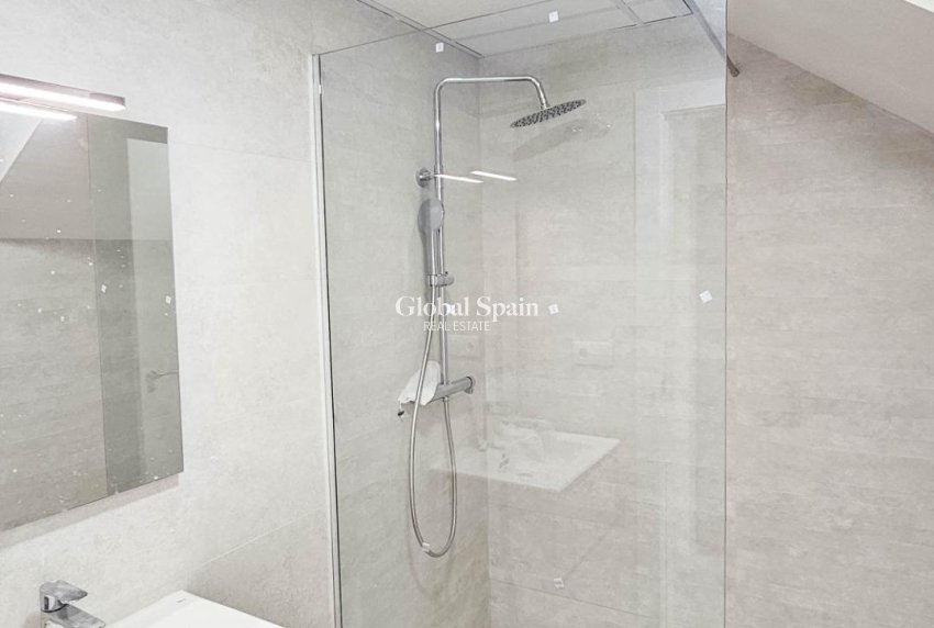 Venta - ÁTICO -
TORREVIEJA - Paseo maritimo
