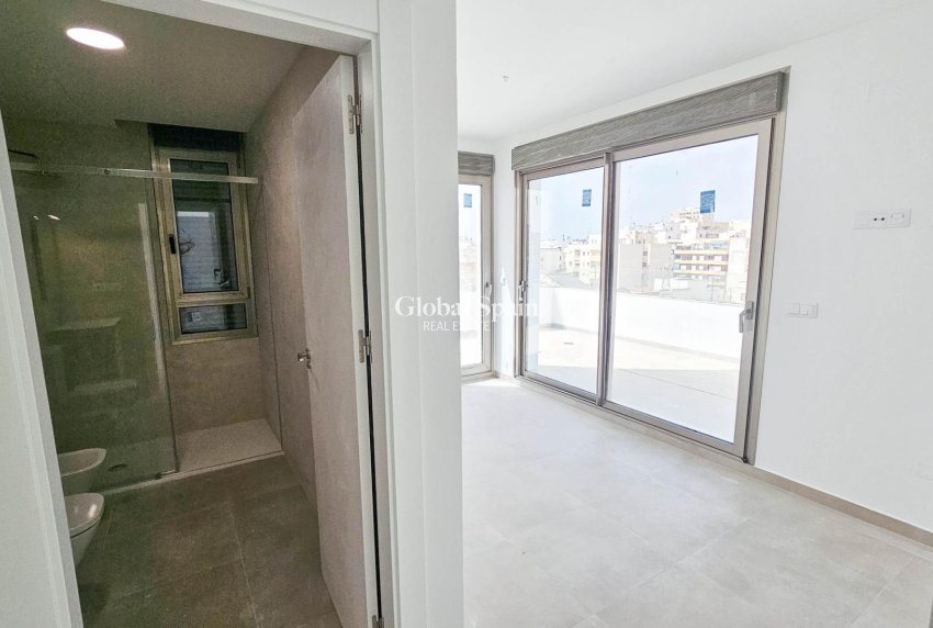 Venta - ÁTICO -
TORREVIEJA - Paseo maritimo