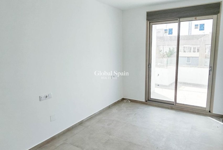 Venta - ÁTICO -
TORREVIEJA - Paseo maritimo