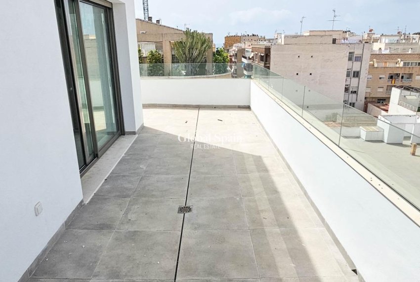 Venta - ÁTICO -
TORREVIEJA - Paseo maritimo