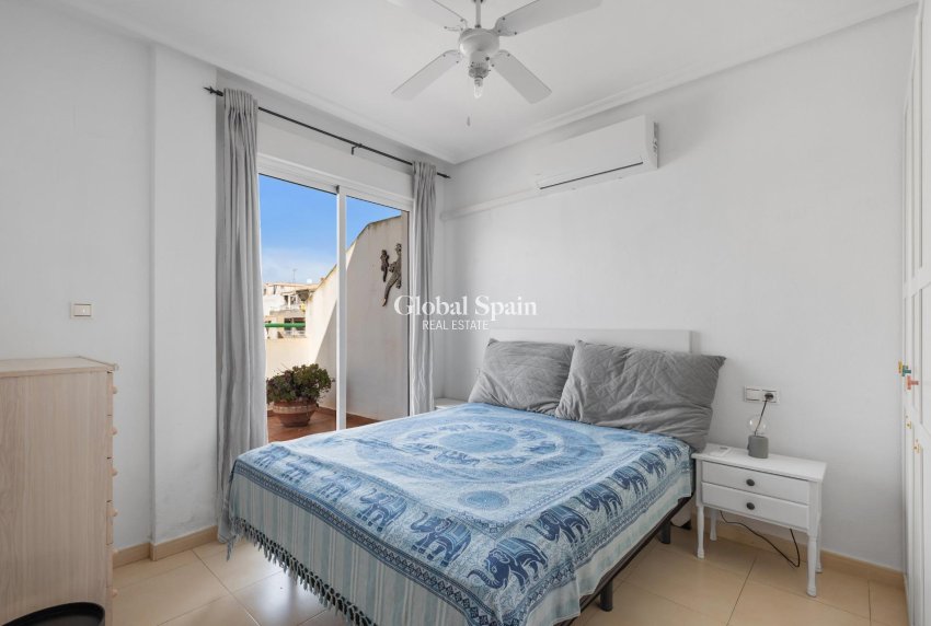 Venta - ÁTICO -
TORREVIEJA - Playa de los locos