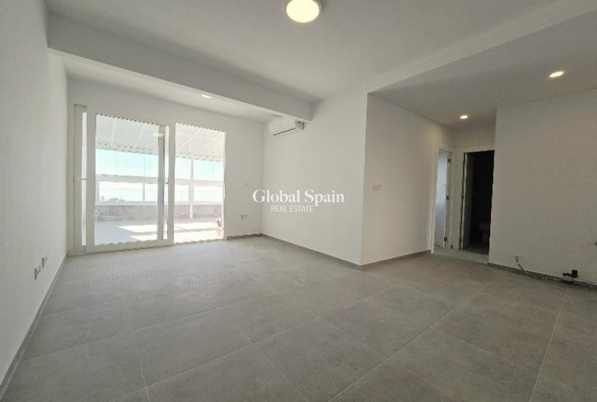 Venta - ÁTICO -
TORREVIEJA - Playa del Cura