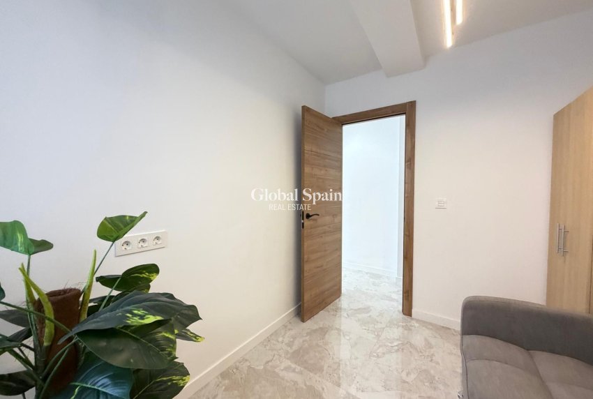 Venta - ÁTICO -
TORREVIEJA - Playa del Cura