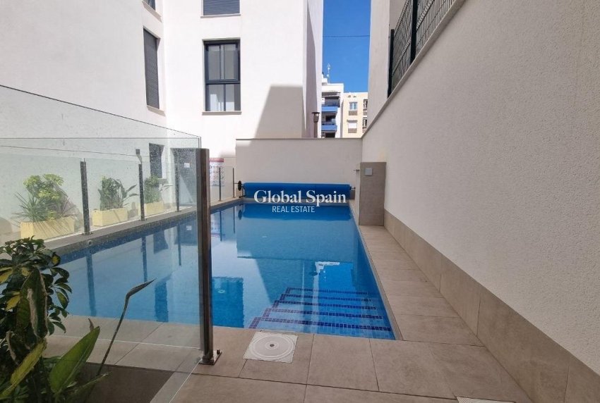 Venta - ÁTICO -
TORREVIEJA - Playa del Cura
