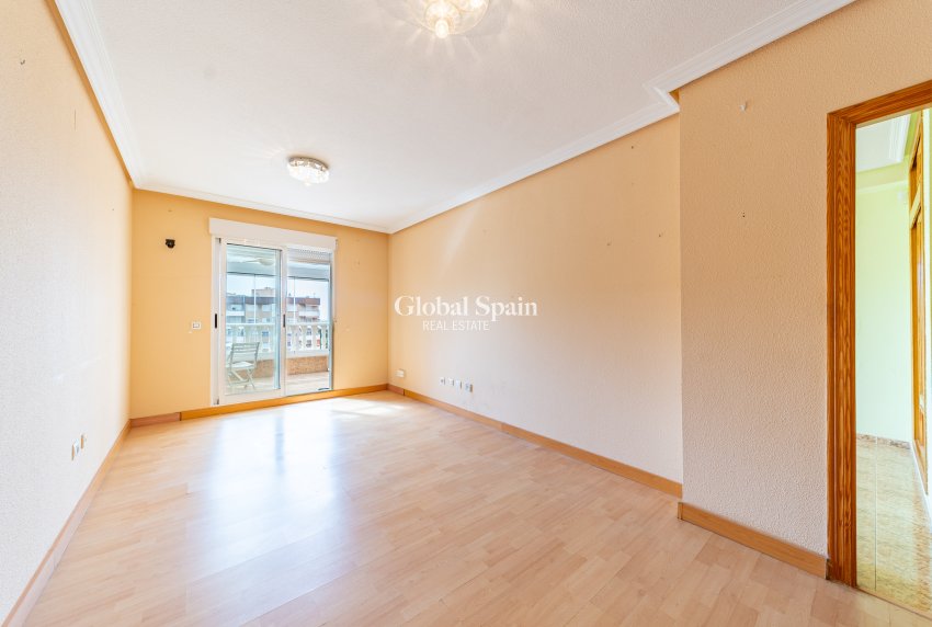 Venta - Ático -
TORREVIEJA - Puerto