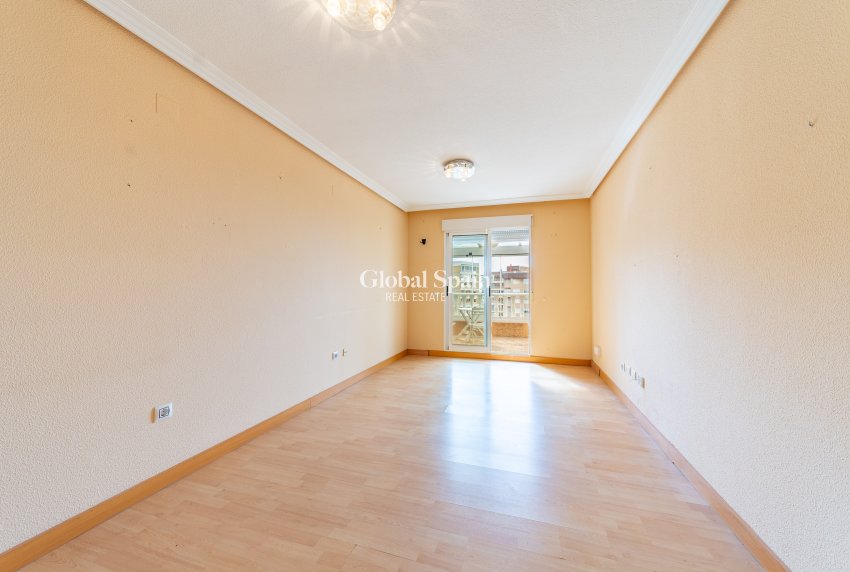 Venta - Ático -
TORREVIEJA - Puerto