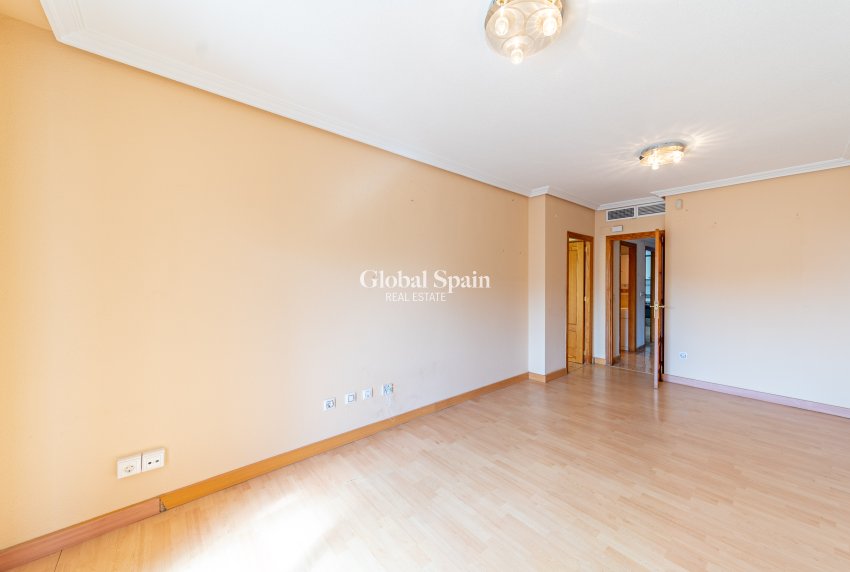 Venta - Ático -
TORREVIEJA - Puerto