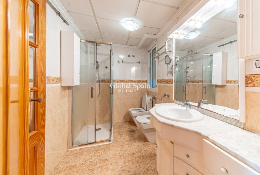 Venta - Ático -
TORREVIEJA - Puerto