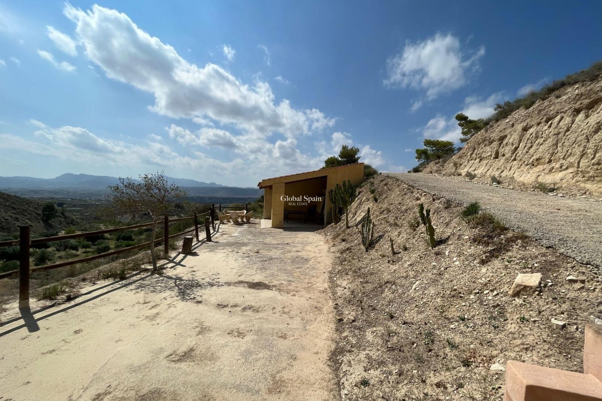 Venta - CASA -
ABANILLA - El Partidor