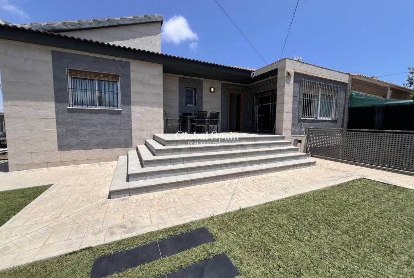 Venta - Casa adosada -
TORREVIEJA - Costa Blanca Sur