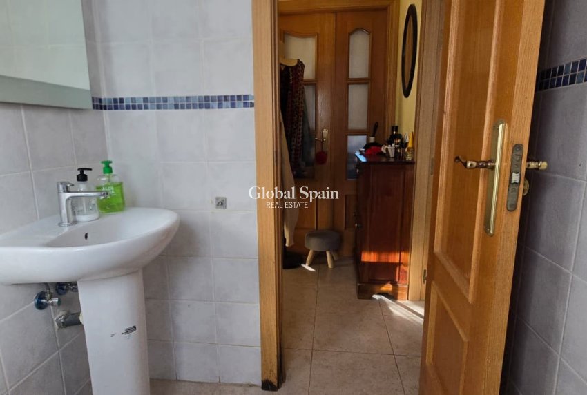 Venta - CASA -
Albir - center