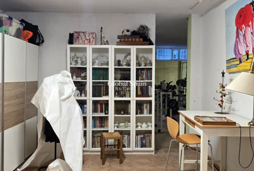 Venta - CASA -
Albir - center