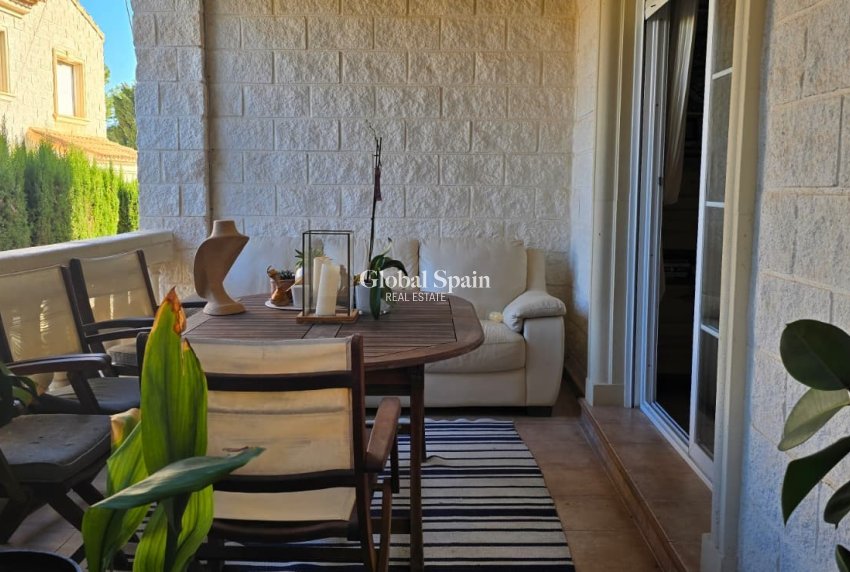 Venta - Casa -
Albir - center