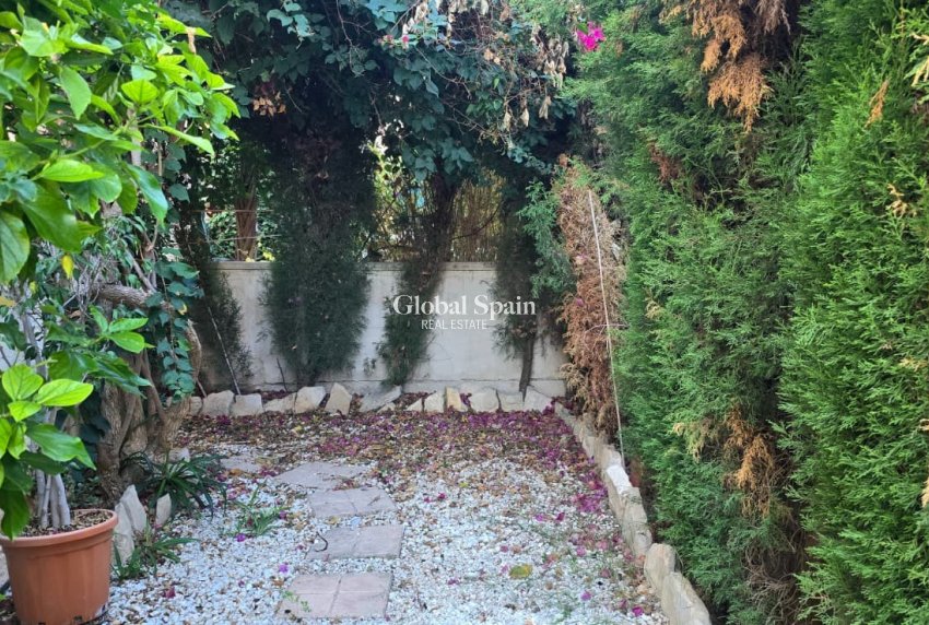 Venta - Casa -
Albir - center