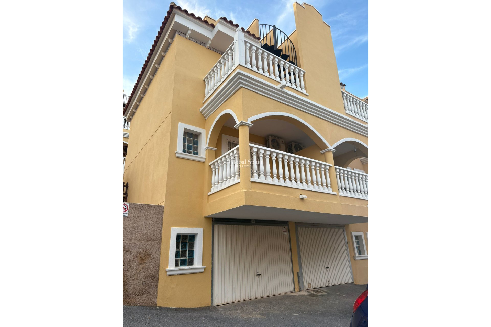 Venta - Casa -
ALGORFA