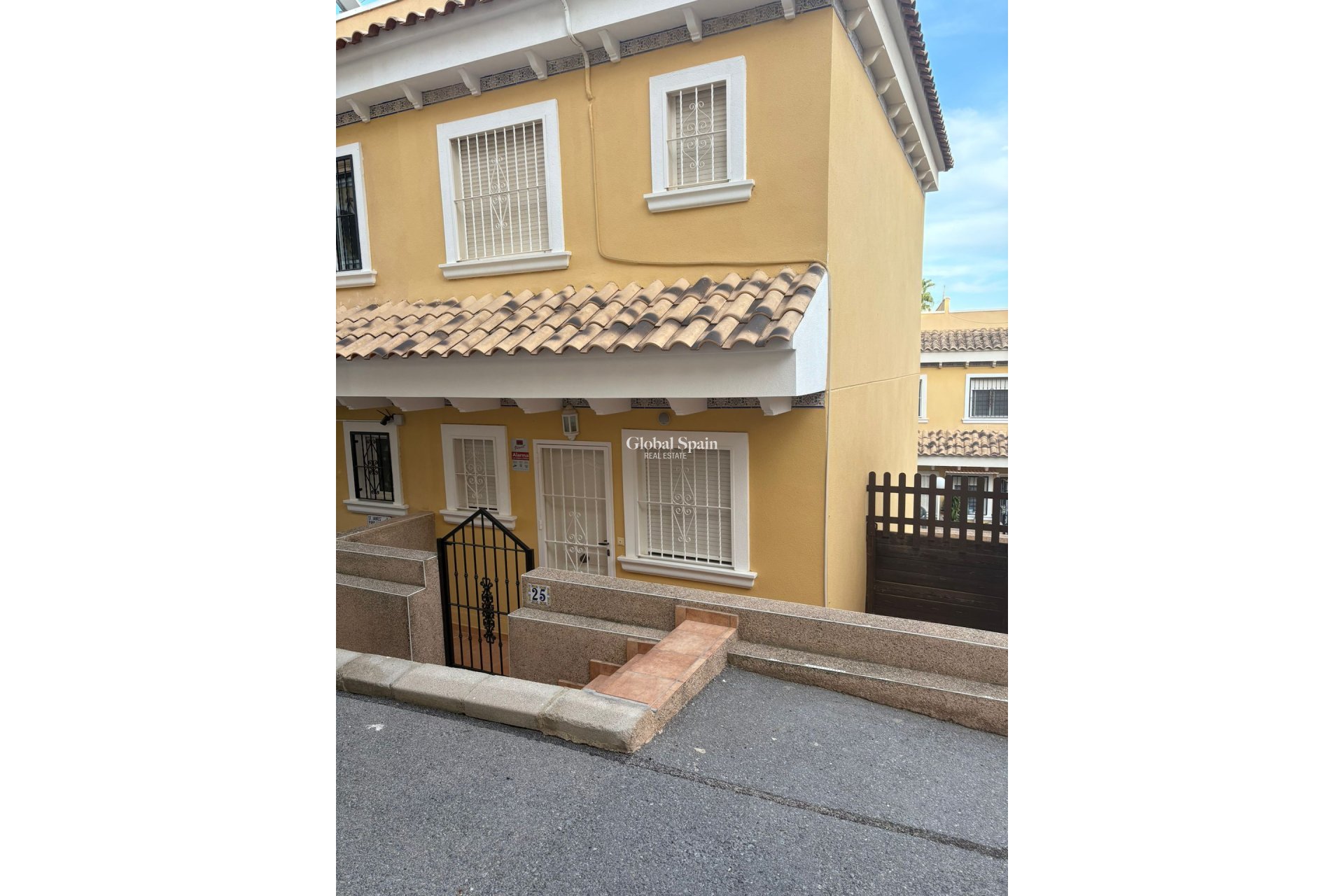 Venta - Casa -
ALGORFA