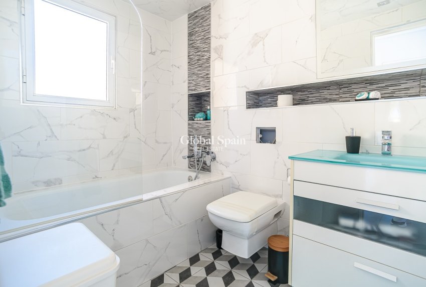 Venta - CASA -
ALGORFA