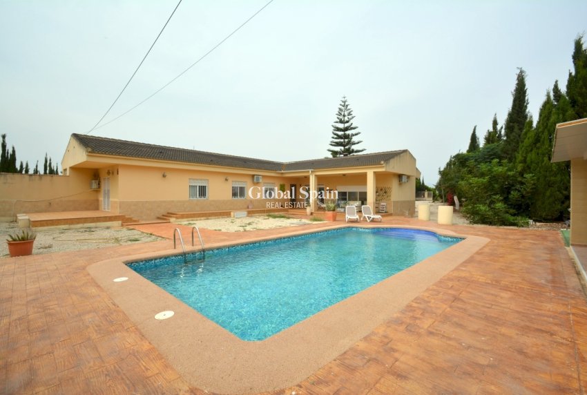 Venta - CASA -
ALMORADÍ - Inland