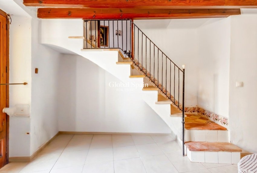 Venta - CASA -
ANDRATX