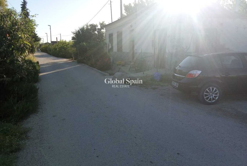 Venta - CASA -
ARNEVA - LOS DESAMPARADOS