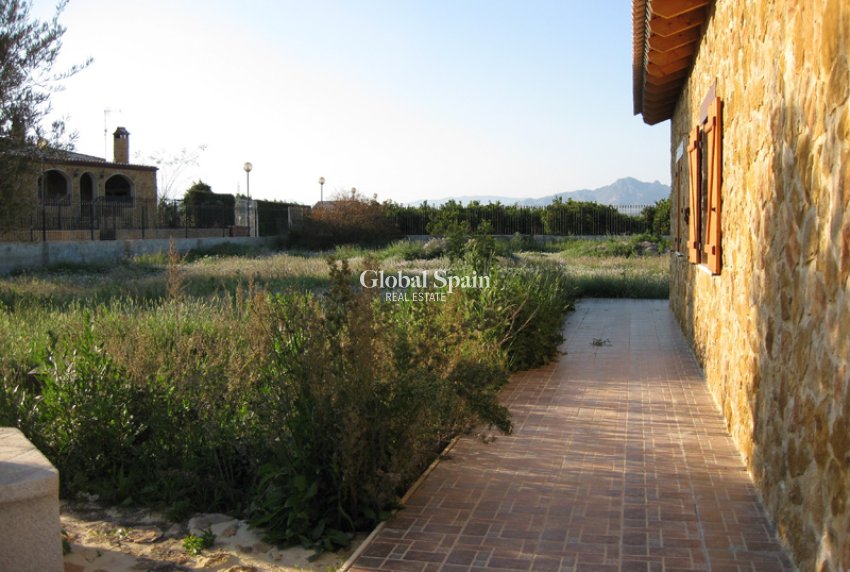 Venta - CASA -
BENFERRI - Inland