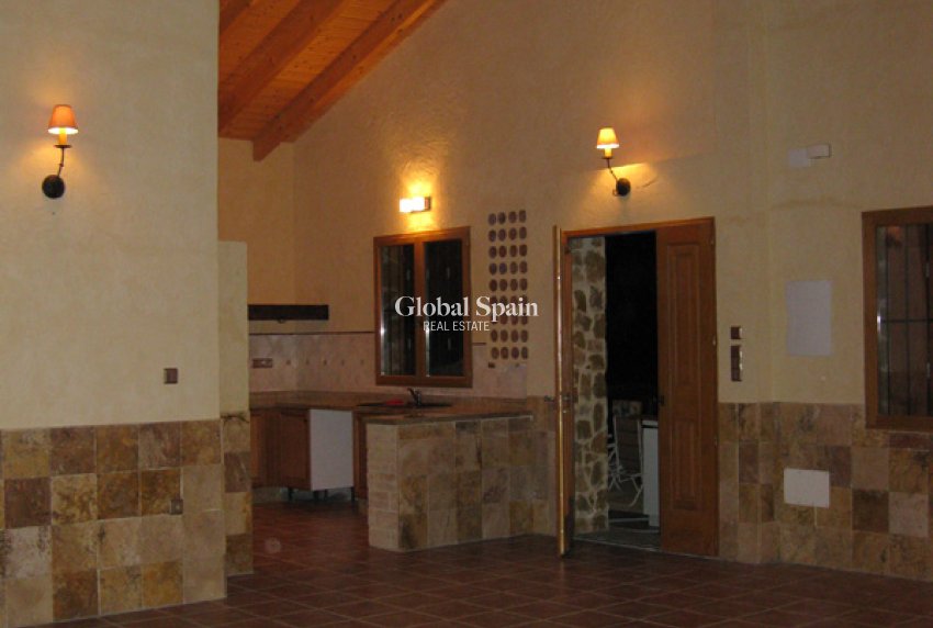 Venta - CASA -
BENFERRI - Inland