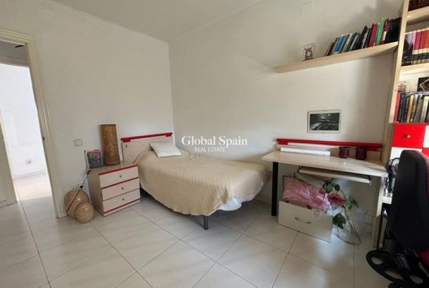 Venta - Casa -
BENIDORM - Levante