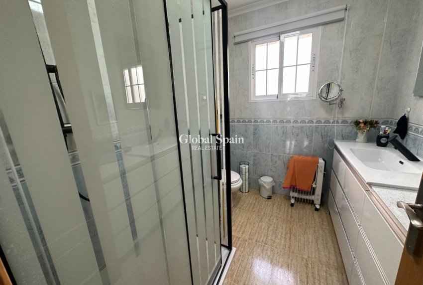 Venta - CASA -
BIGASTRO - Inland