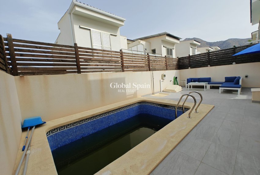 Venta - Casa - Casa adosada -
COX - Cox