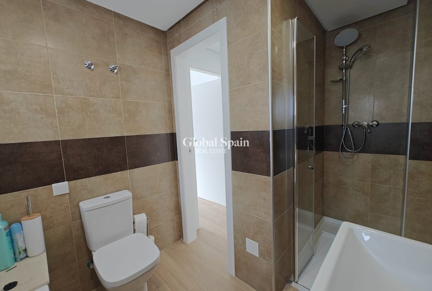 Venta - Casa - Casa adosada -
COX - Cox