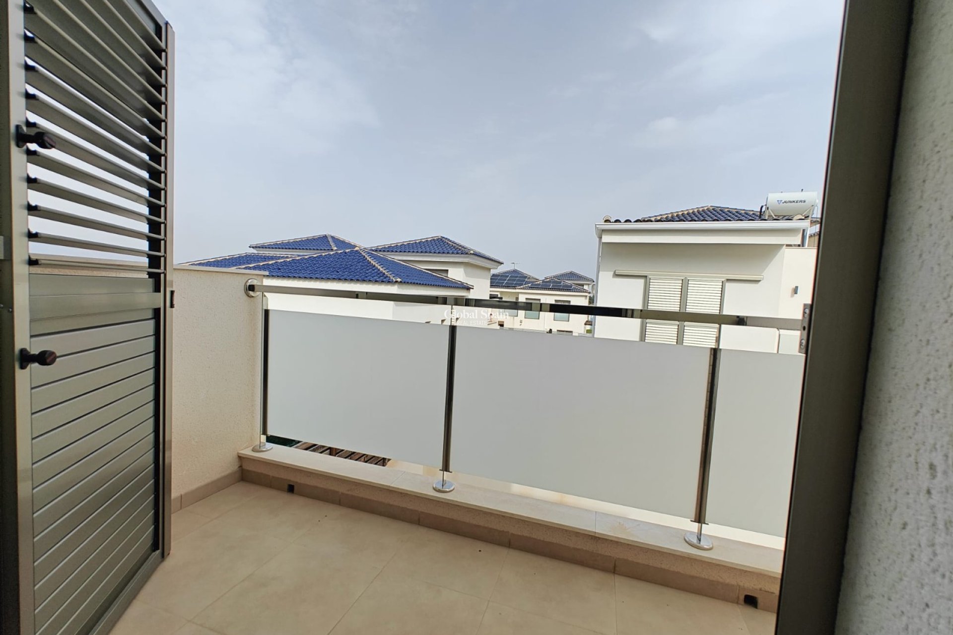 Venta - Casa - Casa adosada -
COX - Cox