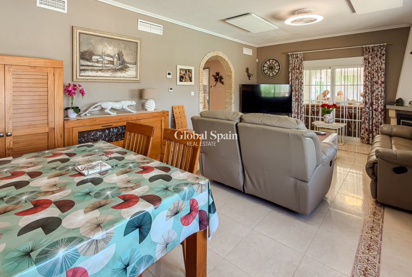 Venta - CASA -
CATRAL - Catral