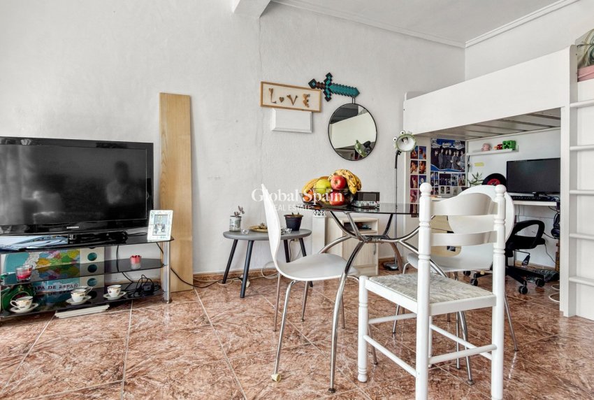 Venta - CASA -
CIUDAD QUESADA