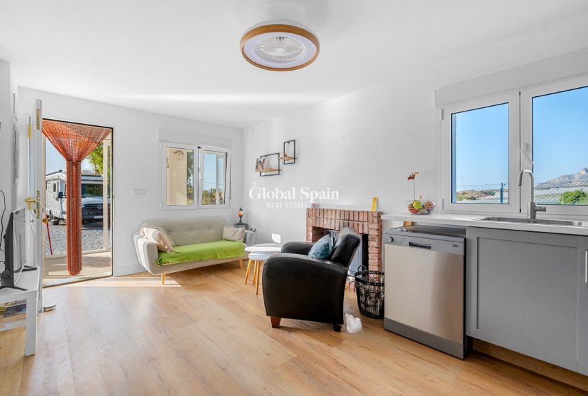 Venta - CASA -
CREVILLENTE - Inland