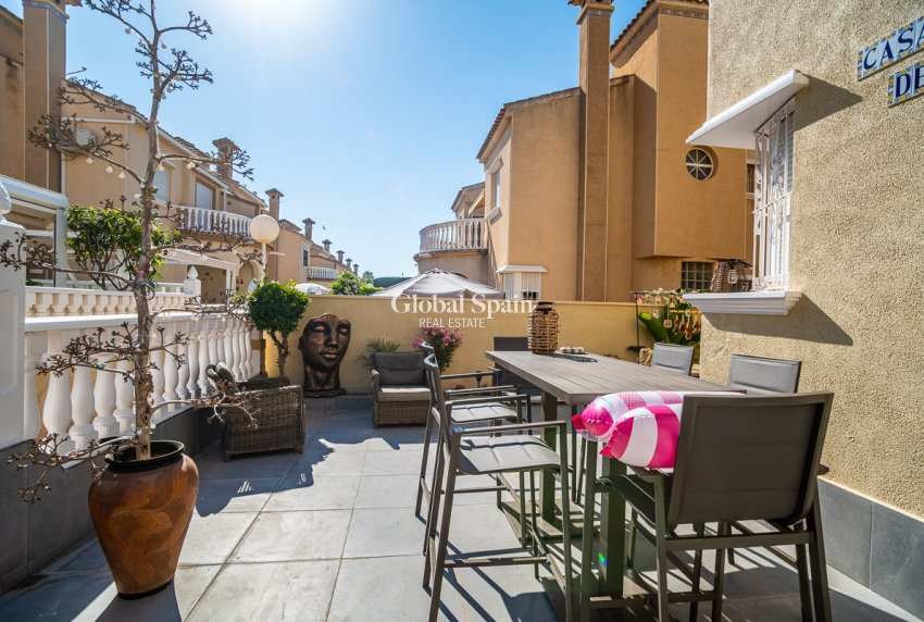 Venta - Casa Cuádruple -
ORIHUELA COSTA - La Florida