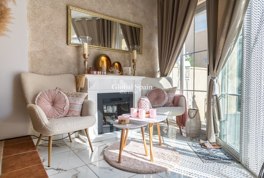 Venta - Casa Cuádruple -
ORIHUELA COSTA - La Florida