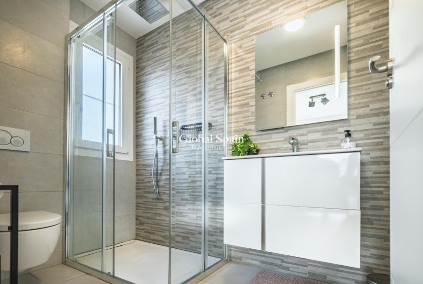 Venta - Casa Cuádruple -
TORREVIEJA - Aguas Nuevas